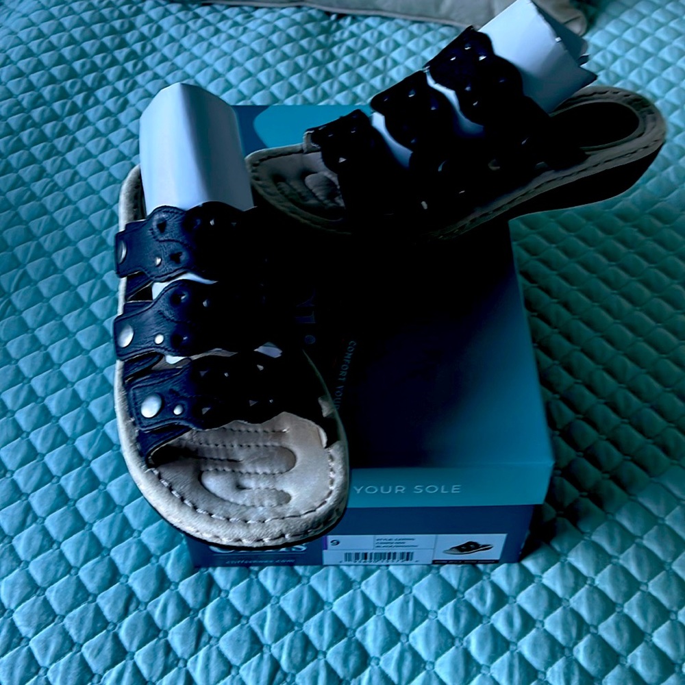 Women’s comfort sandals